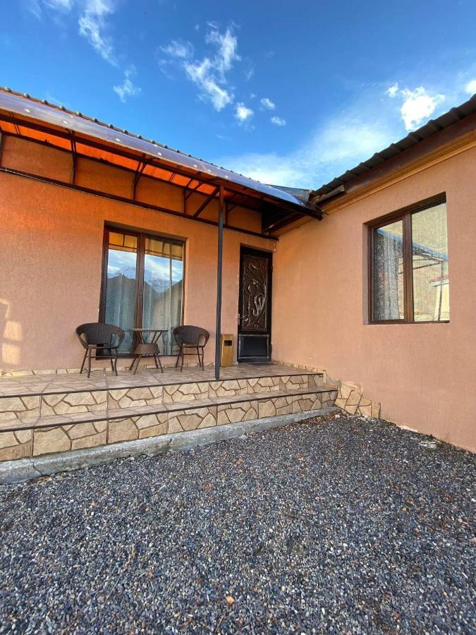 Golden Star Kazbegi Hotel Екстериор снимка